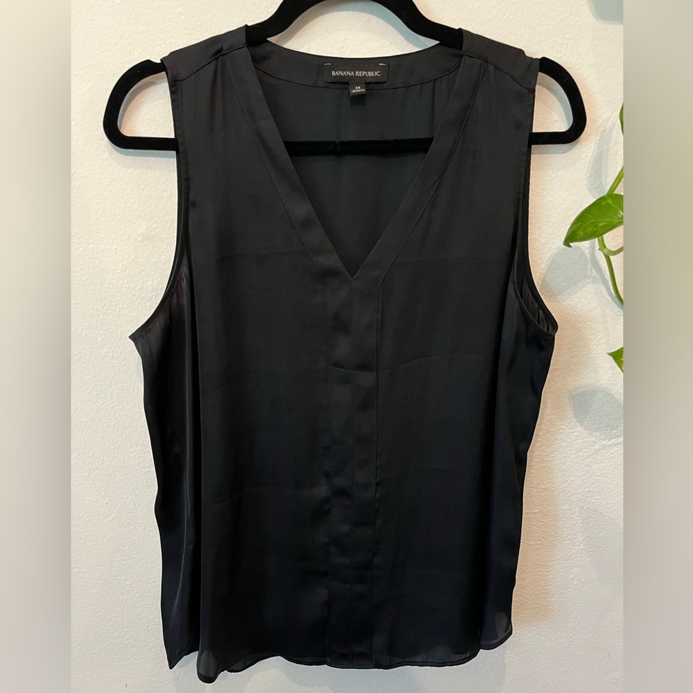 Banana Republic | Black Sleeveless Blouse | M